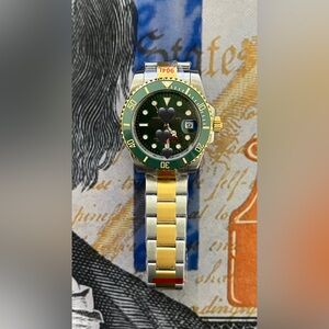 Men’s Luxury Diver Style Automatic Stainless Steel Watch Two Tone Green Colorway